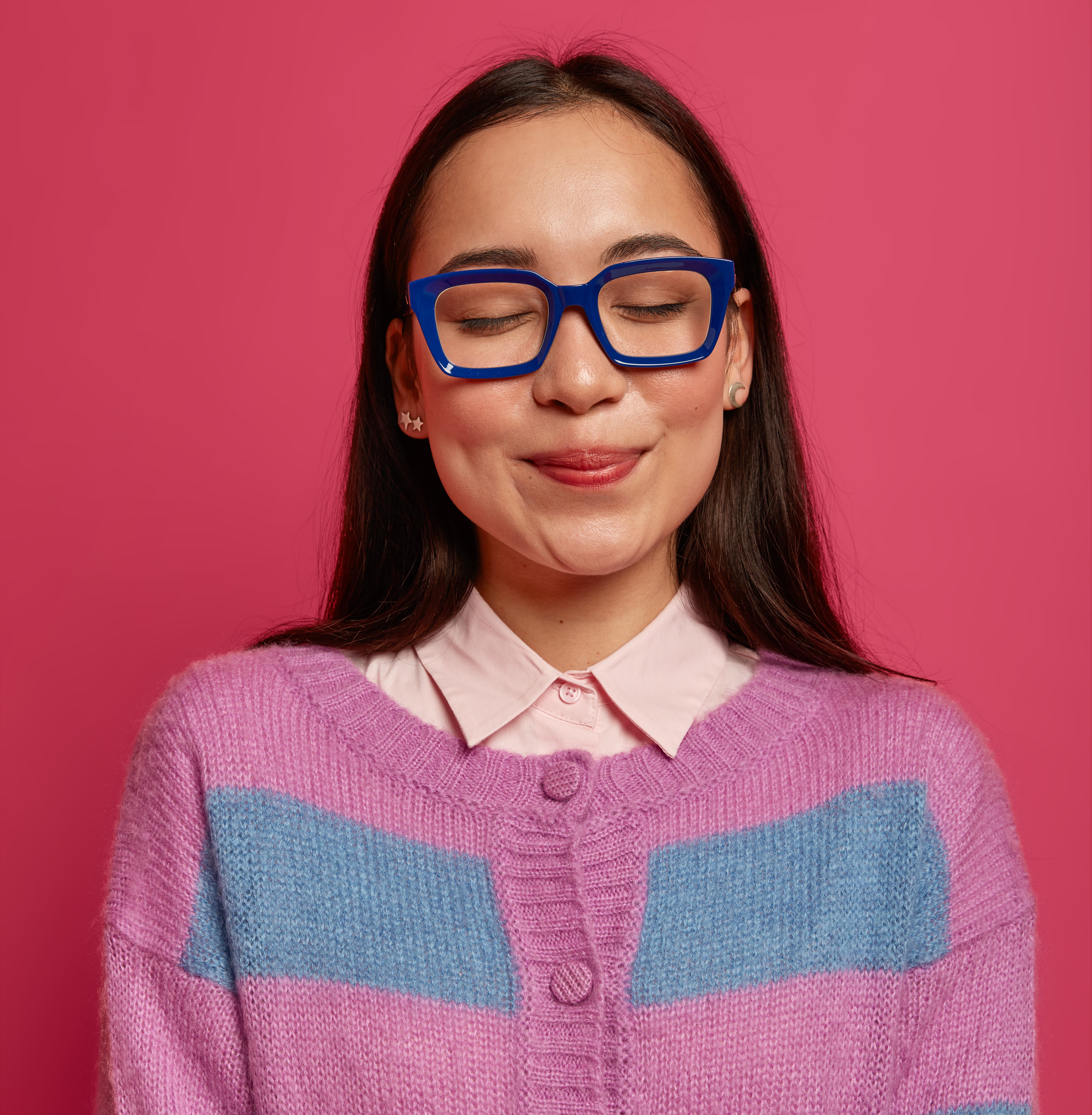 try out glasses virtually, virtual eyeglasses try on tool, latest stylish sunglasses [Image by wayhomestudio on Freepik]